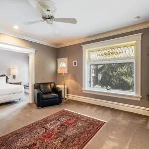 Gaslight 3* Seattle