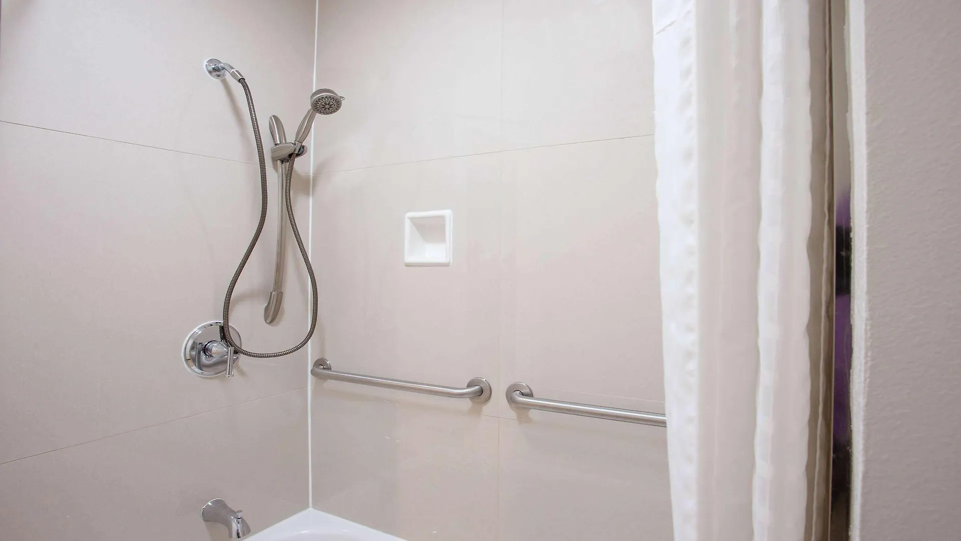 Travelodge Inn & Suites By Wyndham Anaheim On Disneyland Dr