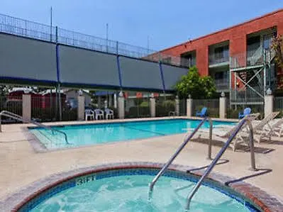 Hotel Travelodge Inn & Suites By Wyndham Anaheim On Disneyland Dr